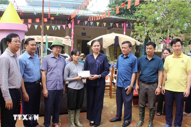 Đoàn công tác Ủy ban Trung ương Mặt trận Tổ quốc Việt Nam thăm hỏi người dân bị ảnh hưởng lũ lụt tại Bắc Ninh